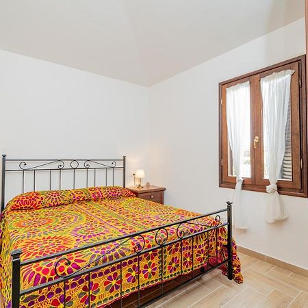 Appartamento Trilocale Le Canne 4 Posti Letto Con Giardino E Posto Auto Privato San Teodoro  Buitenkant foto