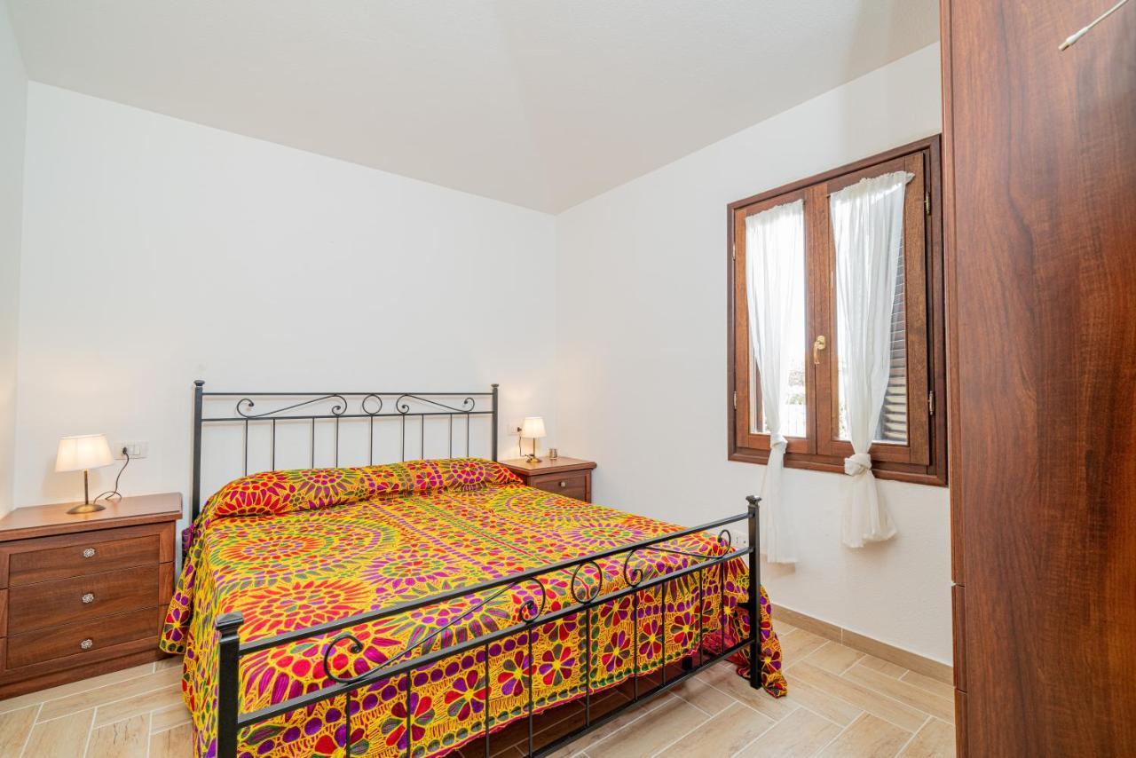 Appartamento Trilocale Le Canne 4 Posti Letto Con Giardino E Posto Auto Privato San Teodoro  Buitenkant foto